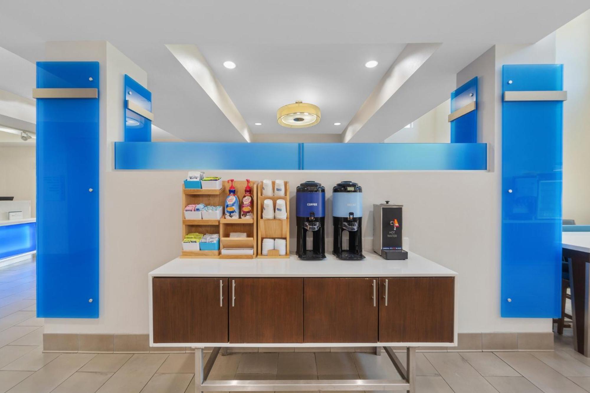 Holiday Inn Express Tomball By Ihg Exterior foto